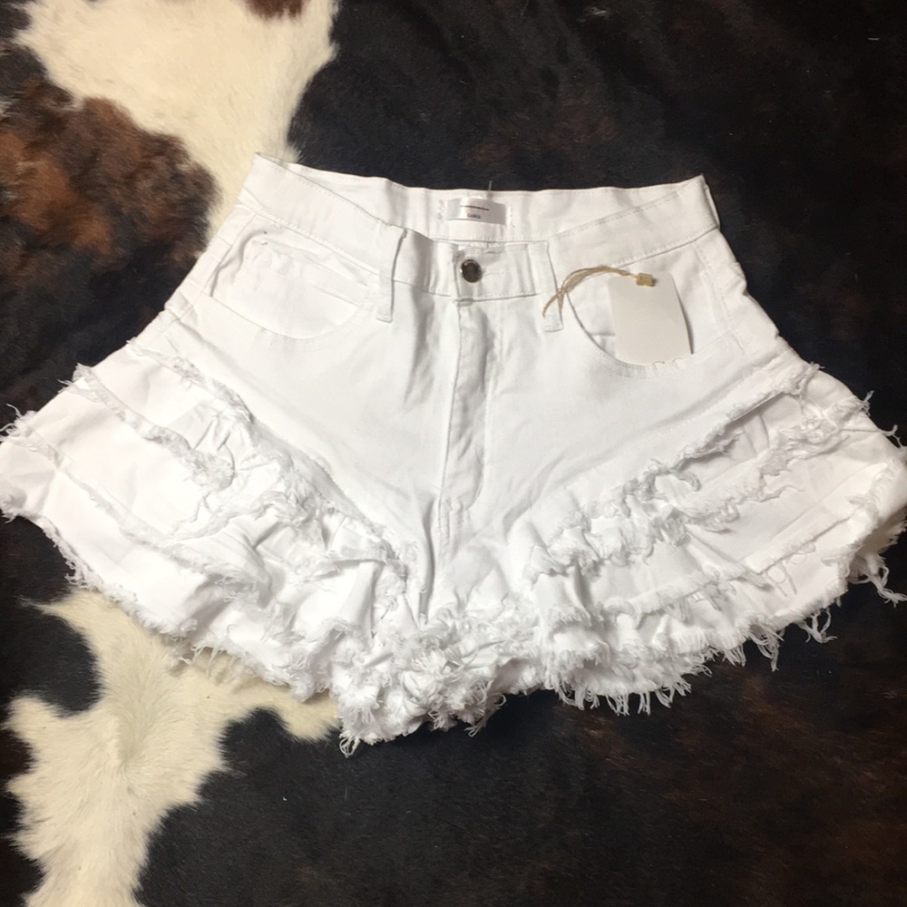 White Ruffle Shorts: BRAND NEW!
